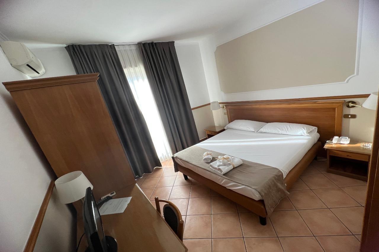 Leopardi 3* Neapel