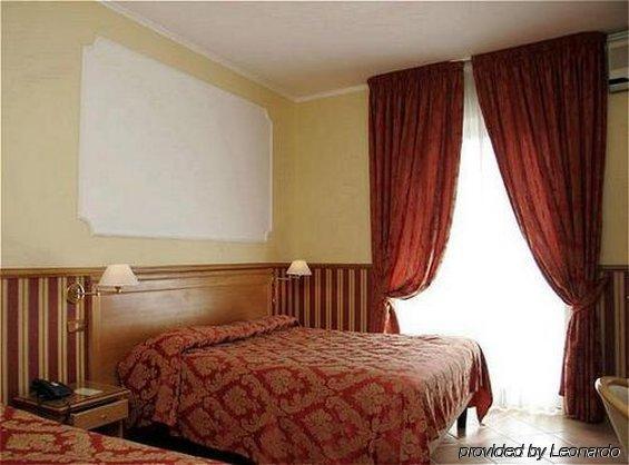 Hotel Leopardi 3*