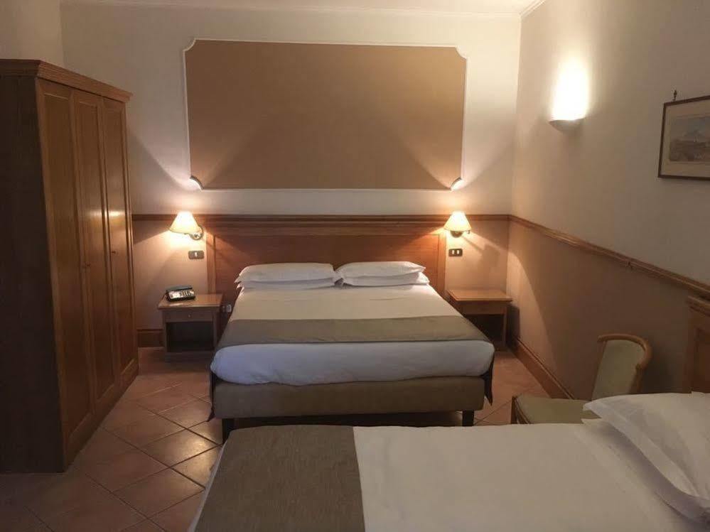 Hotel Leopardi 3*